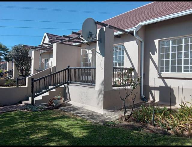 2 BEDROOM TOWNHOUSE FOR SALE IN EDEN GLEN